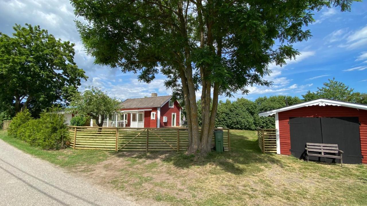Charmig, Nyrenoverat Och Fullt Utrustad Stuga. Anpassad Foer Hundar, Naera Till Naturen Och Havet. Gangavstand Till Golfbana. Kalmar Exterior foto